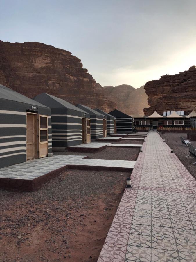 Flowers Rum Camp Wadi Rum Exteriér fotografie